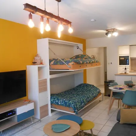 Apartment Sweet 17 *
